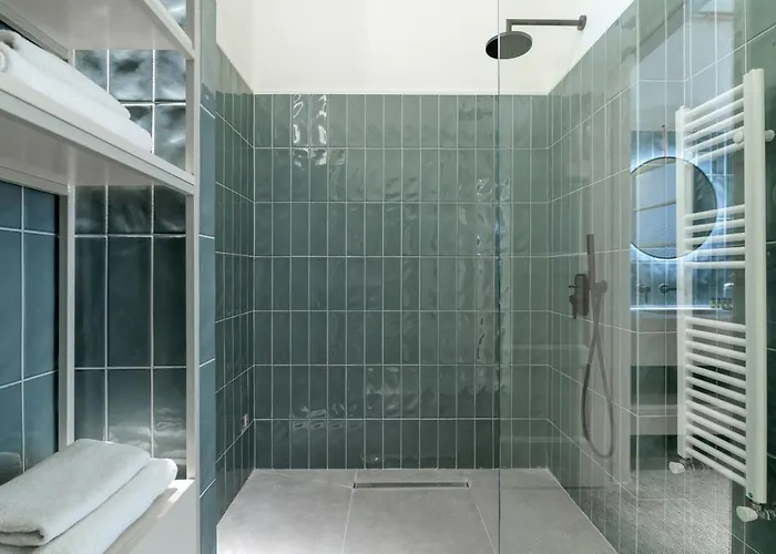 Your 4 Bdrm Dream House Acropolis View & Jacuzzi